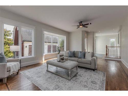 599 Cumberland Avenue, Burlington, ON - Indoor Photo Showing Living Room