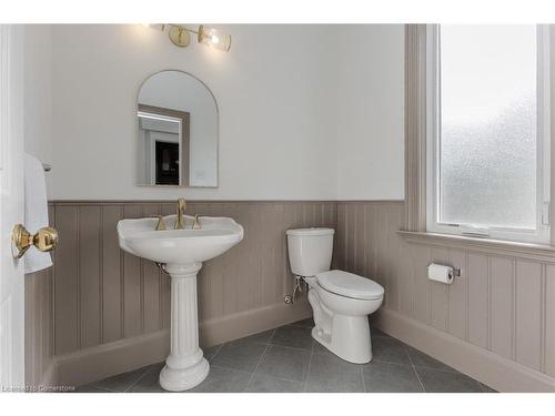 599 Cumberland Avenue, Burlington, ON - Indoor Photo Showing Bathroom