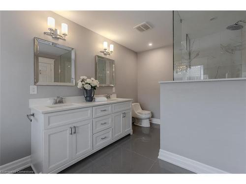 599 Cumberland Avenue, Burlington, ON - Indoor Photo Showing Bathroom