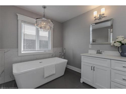 599 Cumberland Avenue, Burlington, ON - Indoor Photo Showing Bathroom