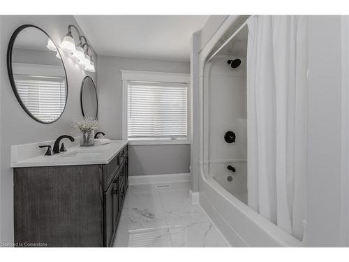 599 Cumberland Avenue, Burlington, ON - Indoor Photo Showing Bathroom