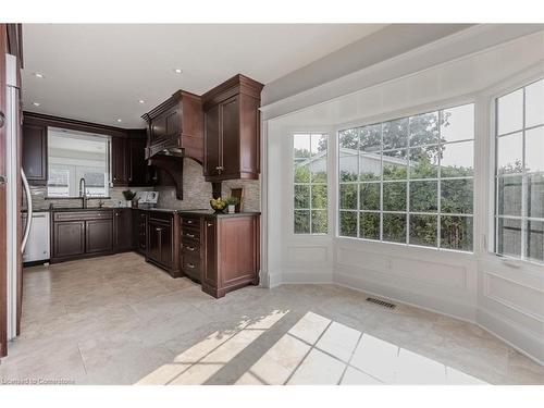 599 Cumberland Avenue, Burlington, ON - Indoor Photo Showing Kitchen