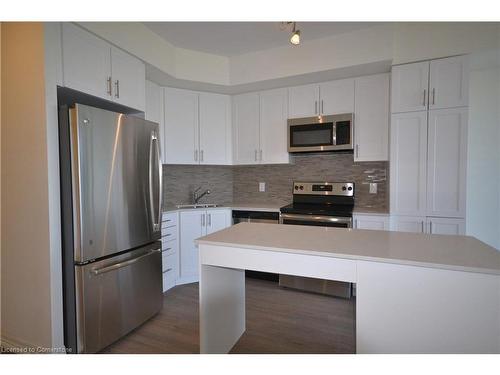 804-560 North Service Road, Grimsby, ON - Indoor Photo Showing Kitchen With Upgraded Kitchen