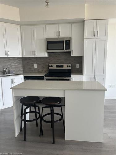 804-560 North Service Road, Grimsby, ON - Indoor Photo Showing Kitchen With Upgraded Kitchen