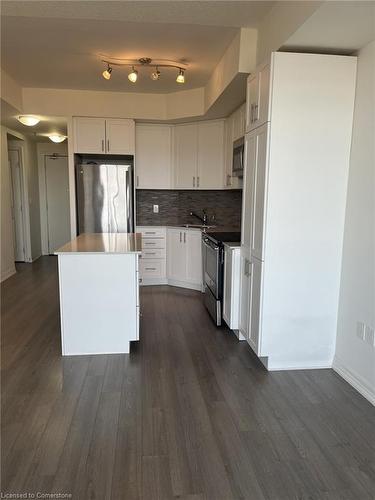 804-560 North Service Road, Grimsby, ON - Indoor Photo Showing Kitchen