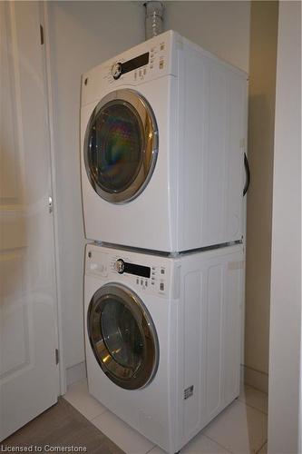 804-560 North Service Road, Grimsby, ON - Indoor Photo Showing Laundry Room