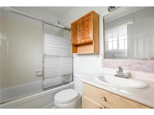 37 Younge Road, Dunnville, ON - Indoor Photo Showing Bathroom