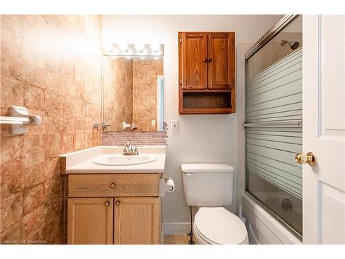 37 Younge Road, Dunnville, ON - Indoor Photo Showing Bathroom