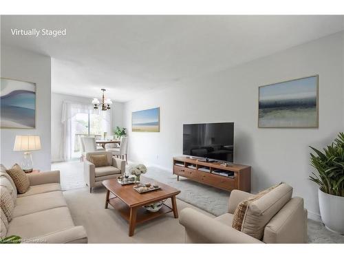 37 Younge Road, Dunnville, ON - Indoor Photo Showing Living Room