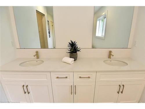 20 Clare Avenue, Hamilton, ON - Indoor Photo Showing Bathroom