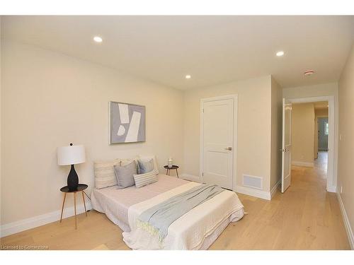 20 Clare Avenue, Hamilton, ON - Indoor Photo Showing Bedroom