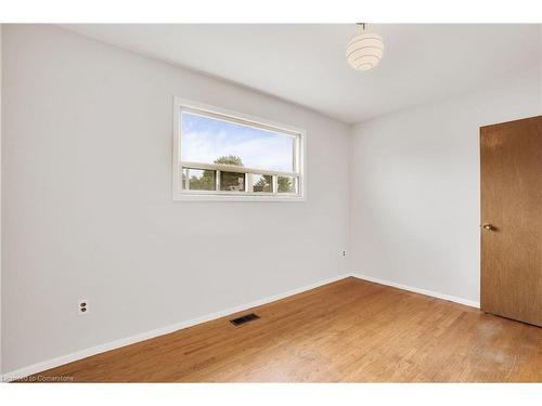 77 Greenford Drive, Hamilton, ON - Indoor Photo Showing Other Room