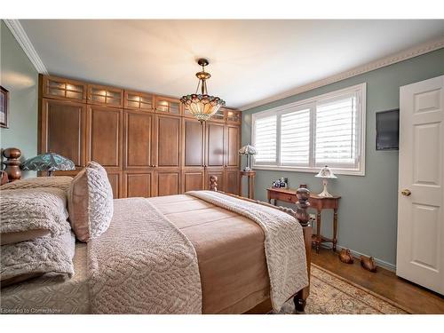 534 Concession 8 Road E, Hamilton, ON - Indoor Photo Showing Bedroom