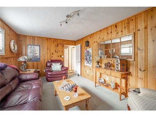 534 Concession 8 Road E, Hamilton, ON - Indoor Photo Showing Living Room