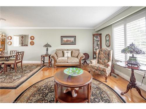 534 Concession 8 Road E, Hamilton, ON - Indoor Photo Showing Living Room