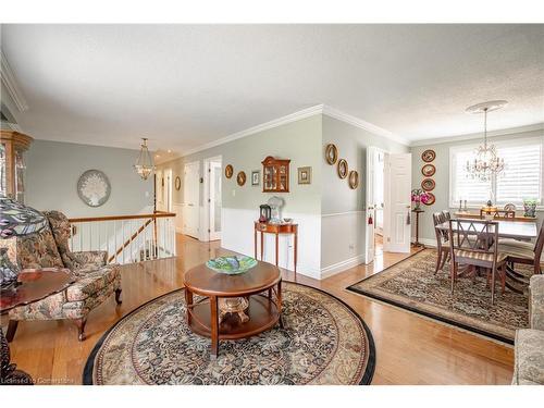 534 Concession 8 Road E, Hamilton, ON - Indoor Photo Showing Living Room