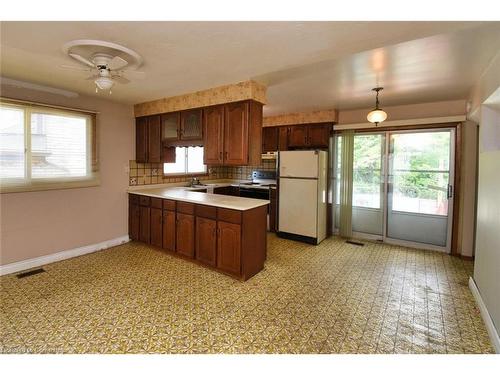 15 Leslie Drive, Stoney Creek, ON - Indoor Photo Showing Kitchen