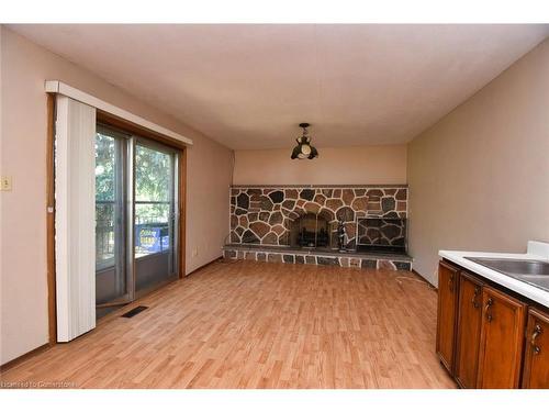 15 Leslie Drive, Stoney Creek, ON - Indoor Photo Showing Kitchen