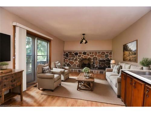 15 Leslie Drive, Stoney Creek, ON - Indoor Photo Showing Living Room