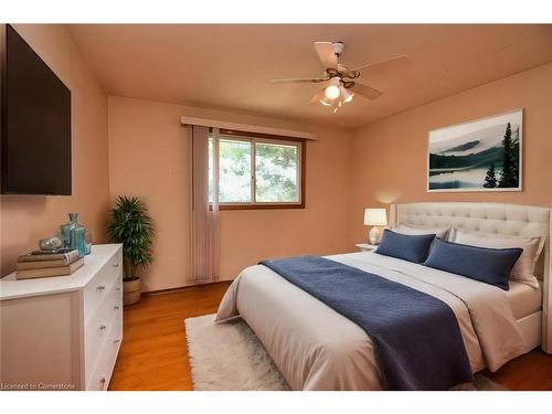 15 Leslie Drive, Stoney Creek, ON - Indoor Photo Showing Bedroom