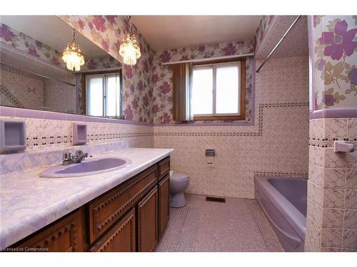 15 Leslie Drive, Stoney Creek, ON - Indoor Photo Showing Bathroom