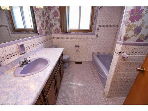 15 Leslie Drive, Stoney Creek, ON - Indoor Photo Showing Bathroom