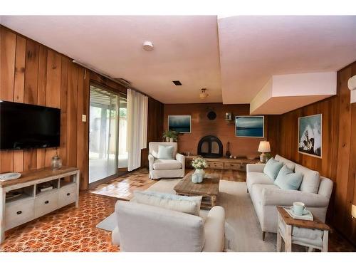 15 Leslie Drive, Stoney Creek, ON - Indoor Photo Showing Living Room