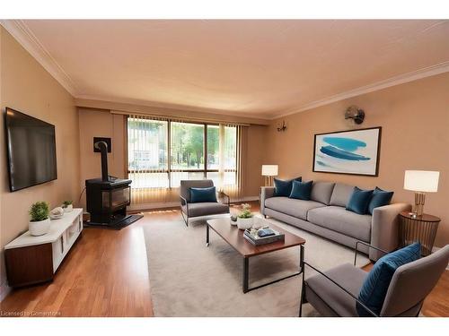 15 Leslie Drive, Stoney Creek, ON - Indoor Photo Showing Living Room