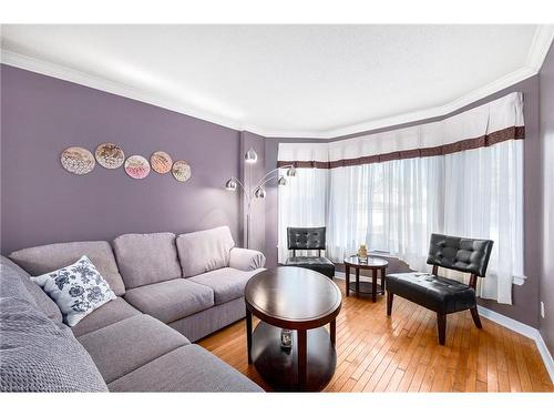 228 Mcgibbon Drive, Ottawa, ON - Indoor Photo Showing Living Room