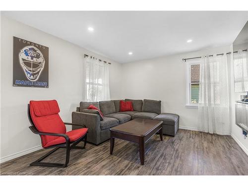 9 Foley Crescent, Thorold, ON - Indoor Photo Showing Living Room