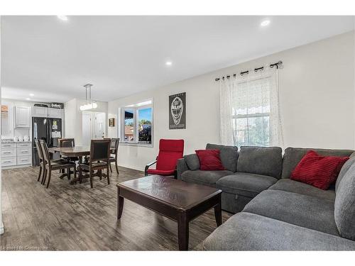 9 Foley Crescent, Thorold, ON - Indoor Photo Showing Living Room