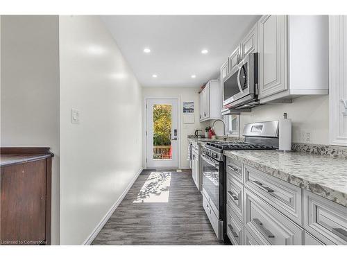 9 Foley Crescent, Thorold, ON - Indoor Photo Showing Kitchen With Upgraded Kitchen