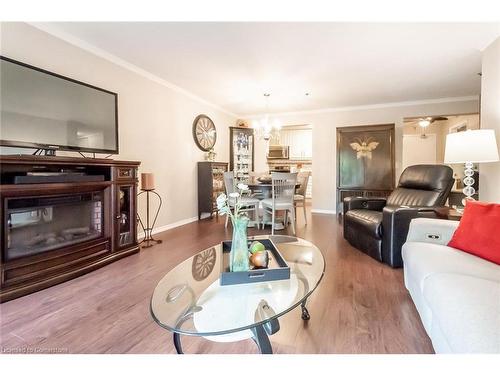 105-6 Niagara Street, Grimsby, ON - Indoor Photo Showing Living Room