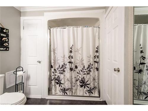 105-6 Niagara Street, Grimsby, ON - Indoor Photo Showing Bathroom