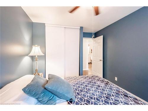 105-6 Niagara Street, Grimsby, ON - Indoor Photo Showing Bedroom