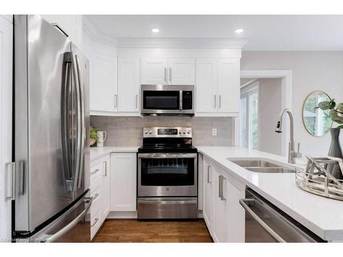 2182 Maplewood Drive, Burlington, ON - Indoor Photo Showing Kitchen With Double Sink With Upgraded Kitchen