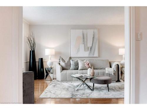 2182 Maplewood Drive, Burlington, ON - Indoor Photo Showing Living Room