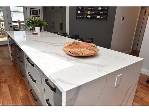 4491 Connell Avenue, Niagara Falls, ON - Indoor Photo Showing Kitchen