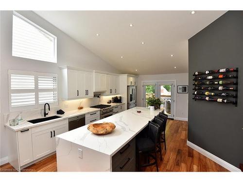 4491 Connell Avenue, Niagara Falls, ON - Indoor Photo Showing Kitchen With Upgraded Kitchen