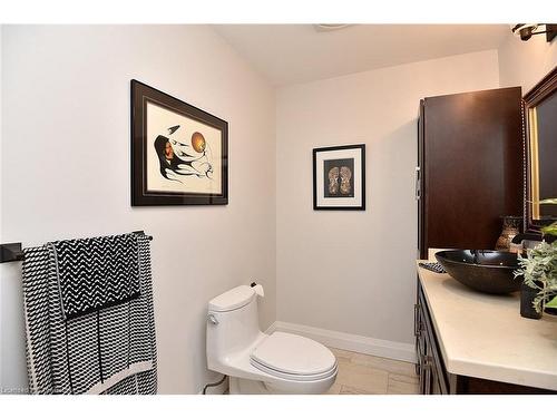 4491 Connell Avenue, Niagara Falls, ON - Indoor Photo Showing Bathroom