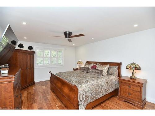 4491 Connell Avenue, Niagara Falls, ON - Indoor Photo Showing Bedroom