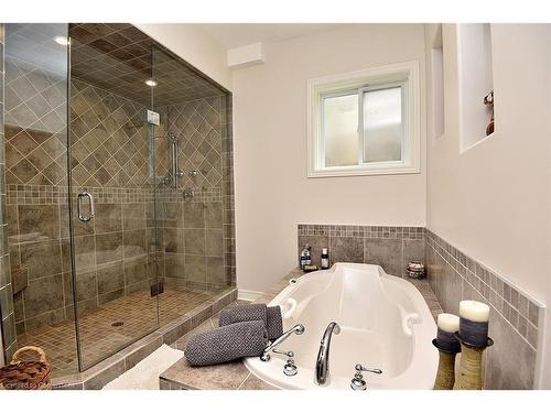 4491 Connell Avenue, Niagara Falls, ON - Indoor Photo Showing Bathroom