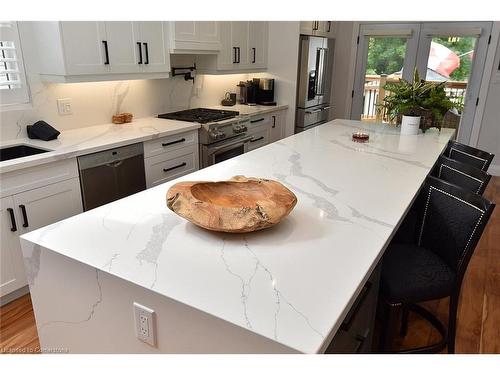 4491 Connell Avenue, Niagara Falls, ON - Indoor Photo Showing Kitchen With Upgraded Kitchen