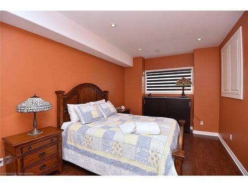 4491 Connell Avenue, Niagara Falls, ON - Indoor Photo Showing Bedroom