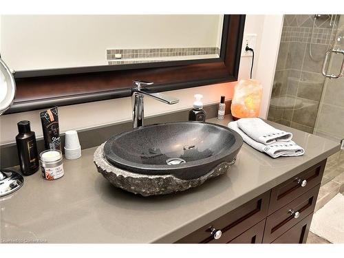 4491 Connell Avenue, Niagara Falls, ON - Indoor Photo Showing Bathroom