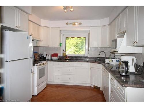 24 Leadale Place, Hamilton, ON - Indoor Photo Showing Kitchen