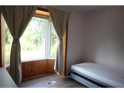 24 Leadale Place, Hamilton, ON - Indoor Photo Showing Bedroom