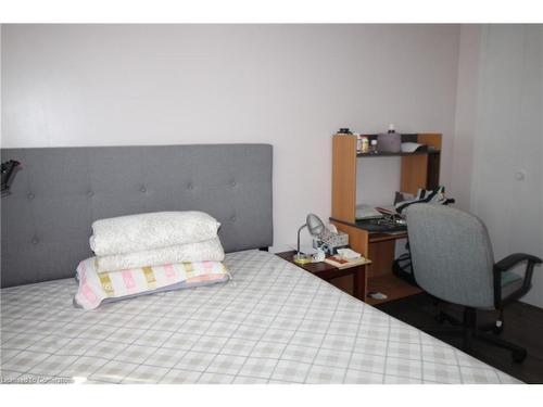 24 Leadale Place, Hamilton, ON - Indoor Photo Showing Bedroom