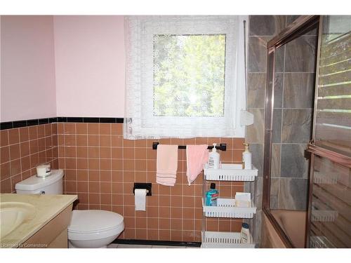 24 Leadale Place, Hamilton, ON - Indoor Photo Showing Bathroom