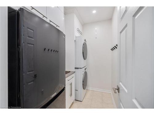 3246 Sharp Road, Burlington, ON - Indoor Photo Showing Laundry Room